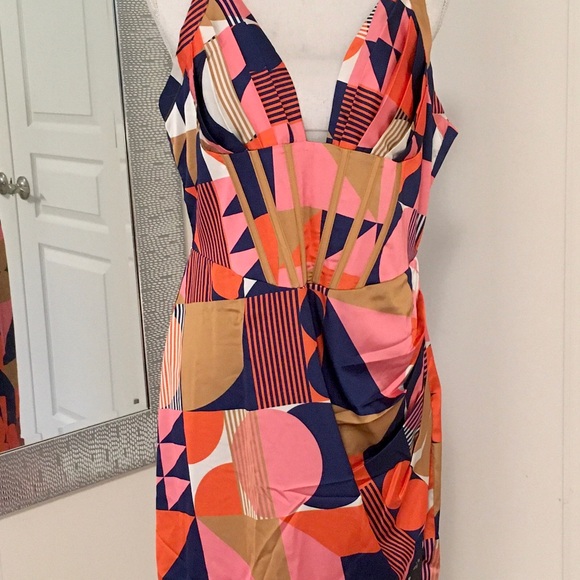 Averie Sweetheart Bodycon Midi Dress - Picture 3 of 14